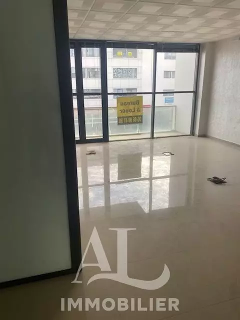 bureau 72m²