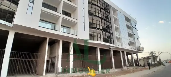 LOCAL COMMERCIAL HAUT FOUNTY